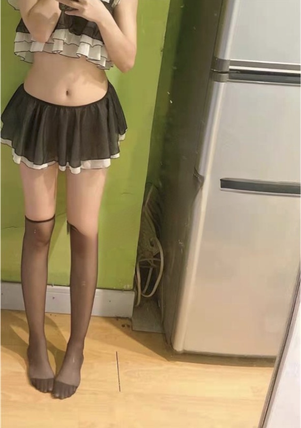 分享珍藏许久的兼职嫩妹