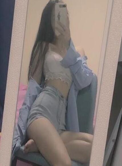 南山粉鲍大胸女