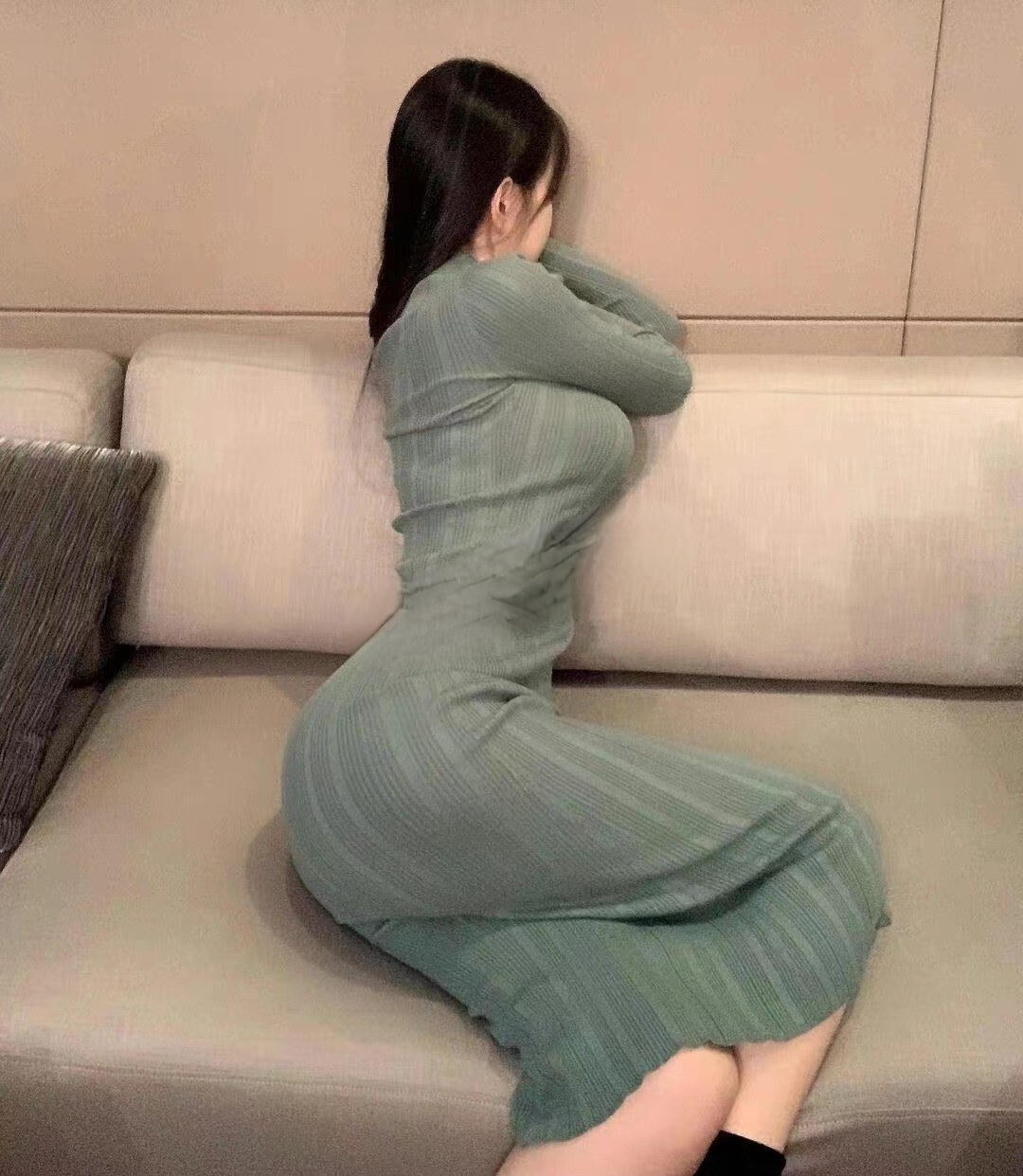 前凸后翘的莉莉