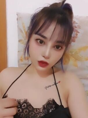 南山性感大胸妹子