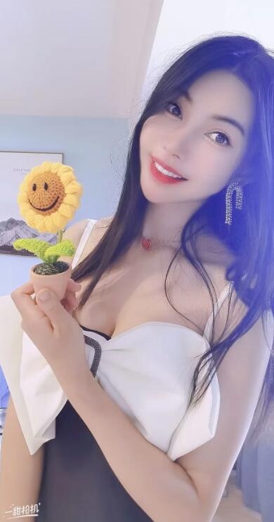 口爆制服大奶妹