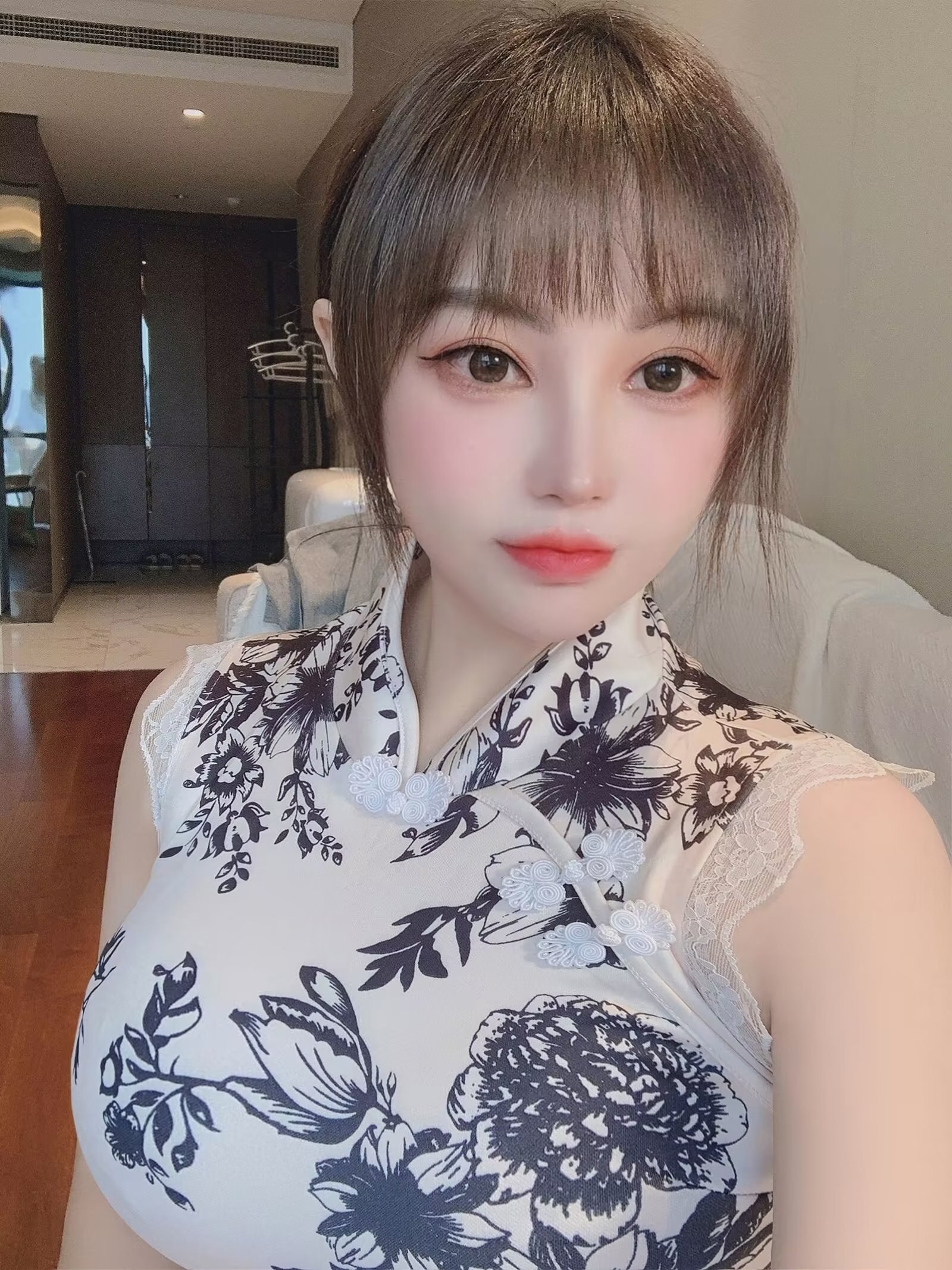 童颜巨乳大胸妹