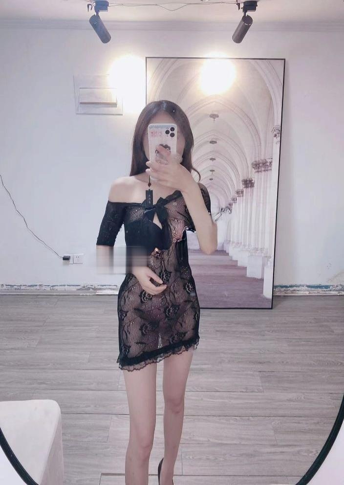 可爱苗条可舌吻的小姐姐