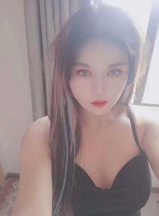 很骚的大奶妹