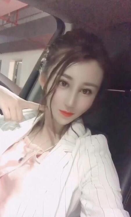 瑜伽风骚大奶一字马