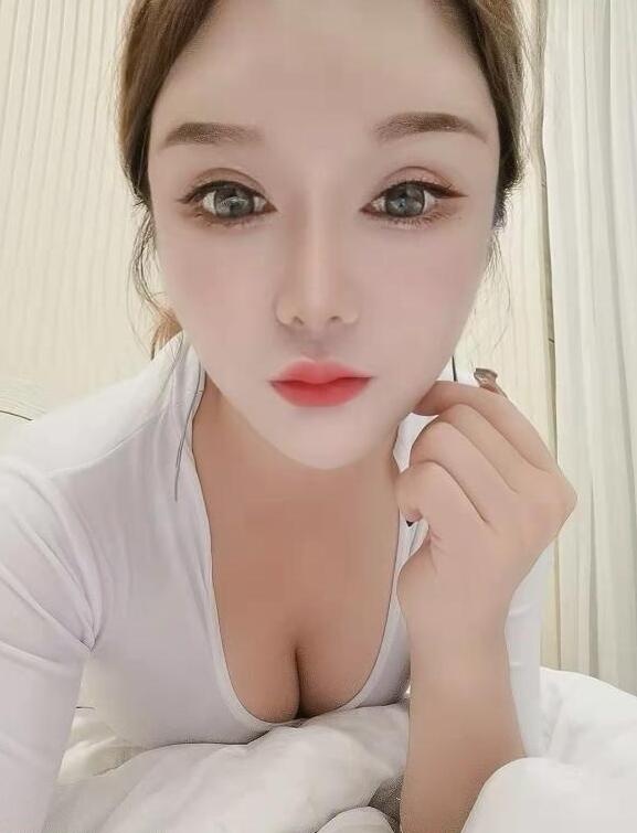 口爆射出来的妹子