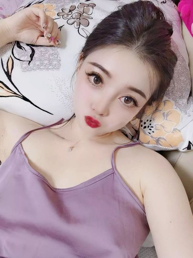 大眼睛骚货，特别的会放电