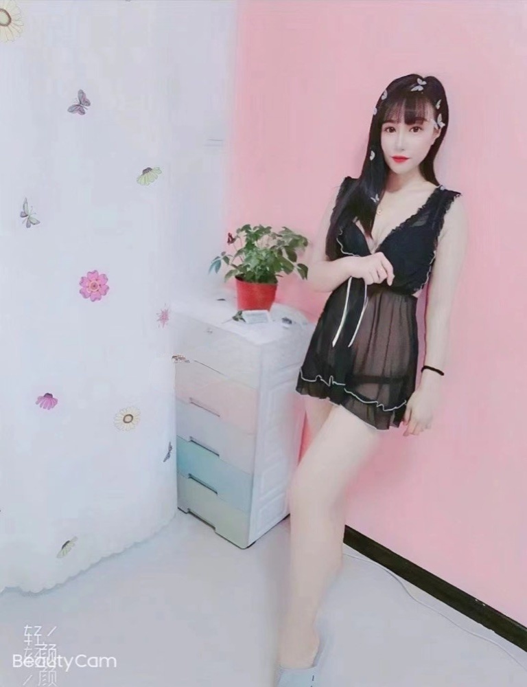 石榴庄大白软美女，一手不能掌握