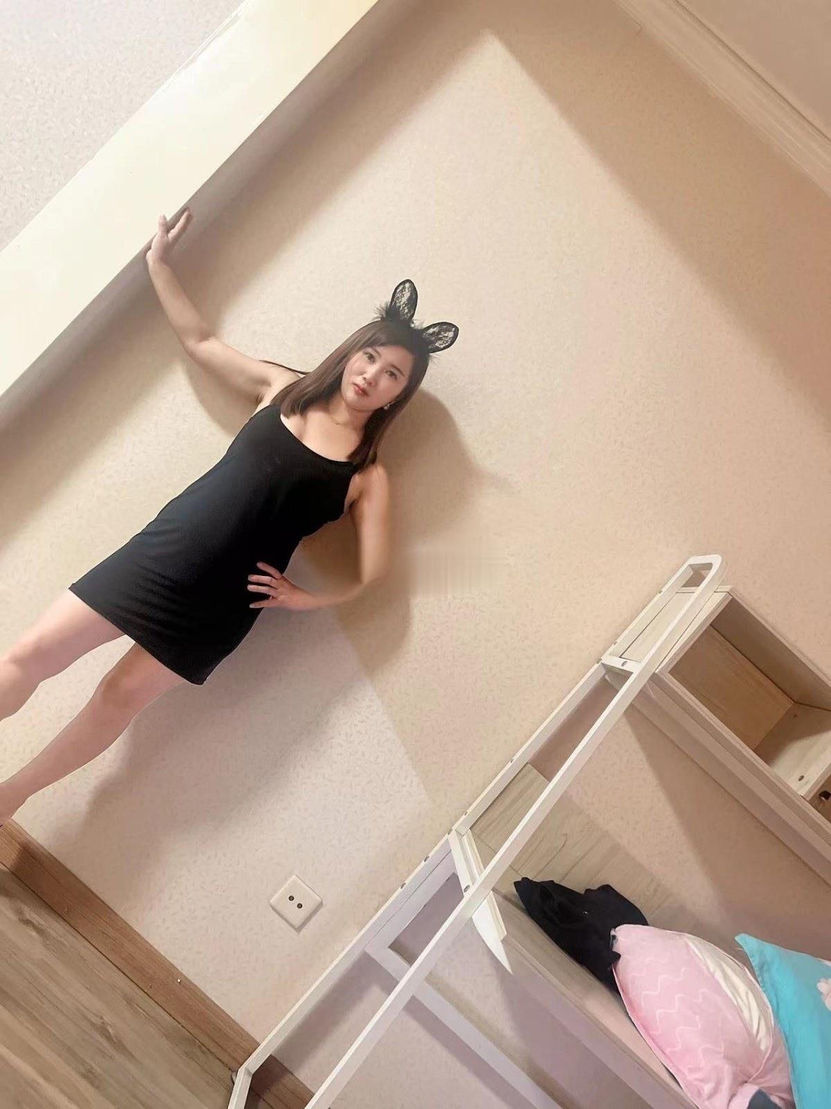 广渠路两位熟女少妇双飞