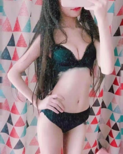 身材不错的嫩妹子