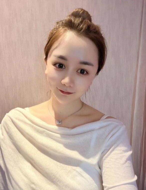 体验娇小美女