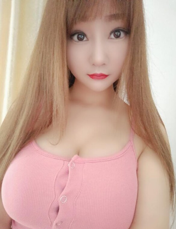 E胸真奶小嫩妹