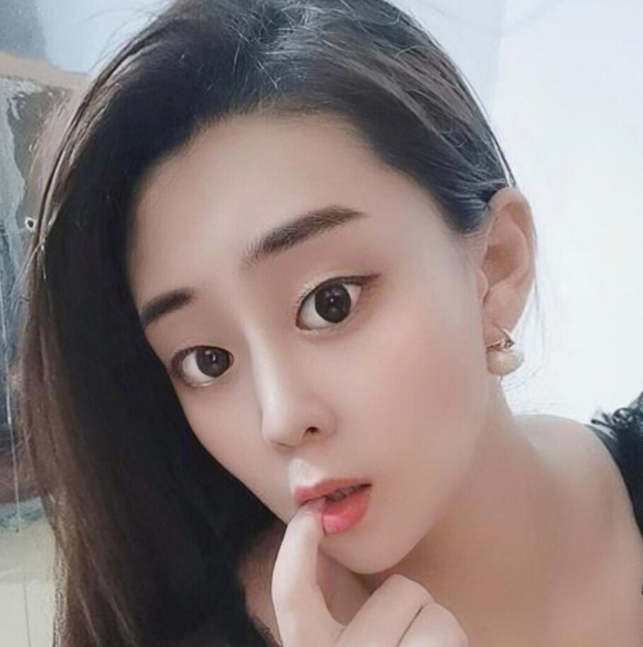 长腿黑丝翘臀少妇