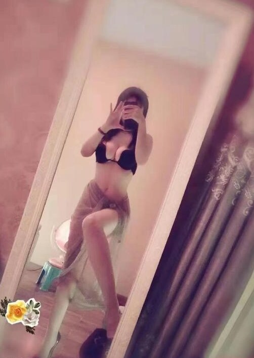红色丝袜甜甜