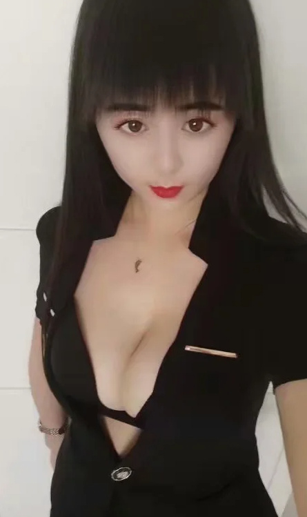 正值妙龄的大奶咪咪，性价比超高