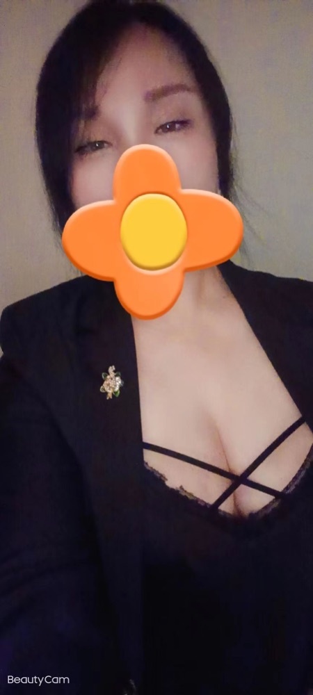 少妇大保健，精油按摩抓龙筋69操逼