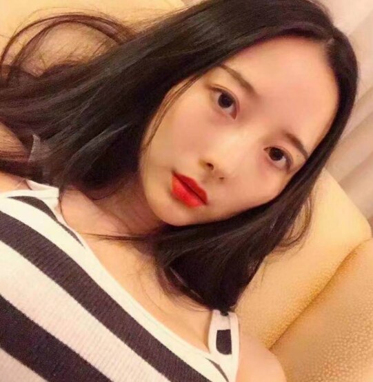 卡子门水嫩小姐姐