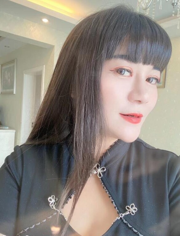 西山区风情小姐姐
