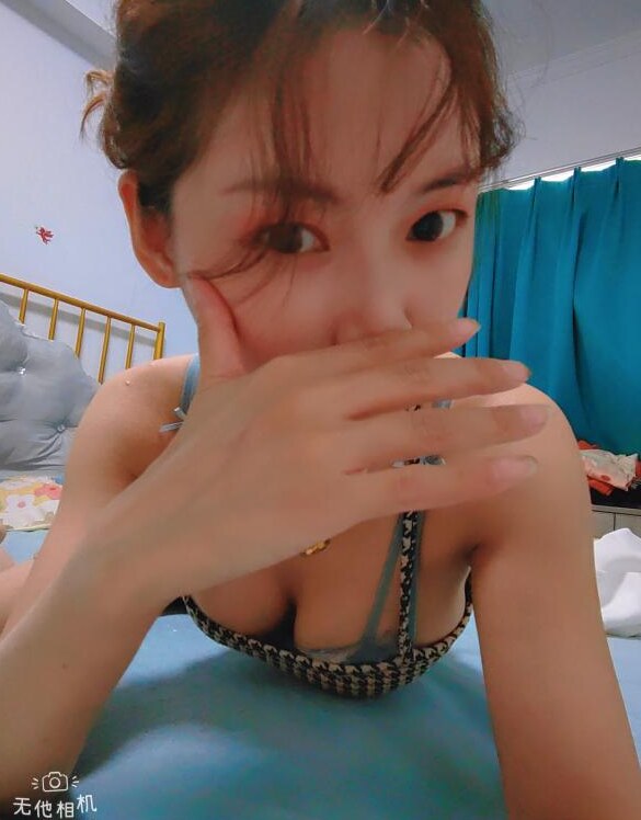 七月颜值高，服务棒