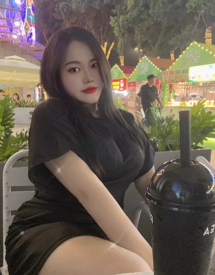 中沙大奶骚妞