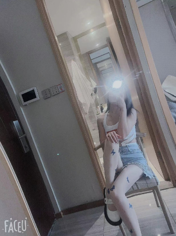 娇小型小骚妹