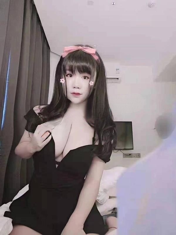 新到童颜巨乳妹子