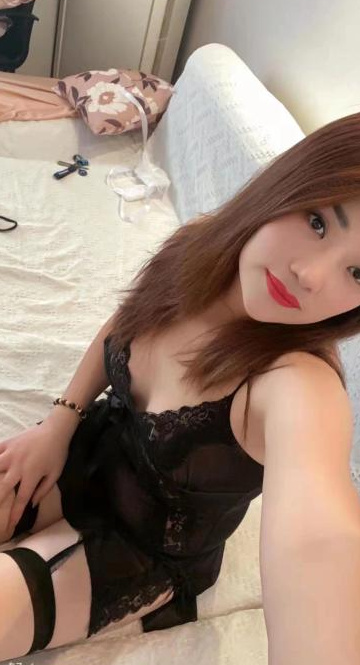 江岸丝袜诱惑少妇
