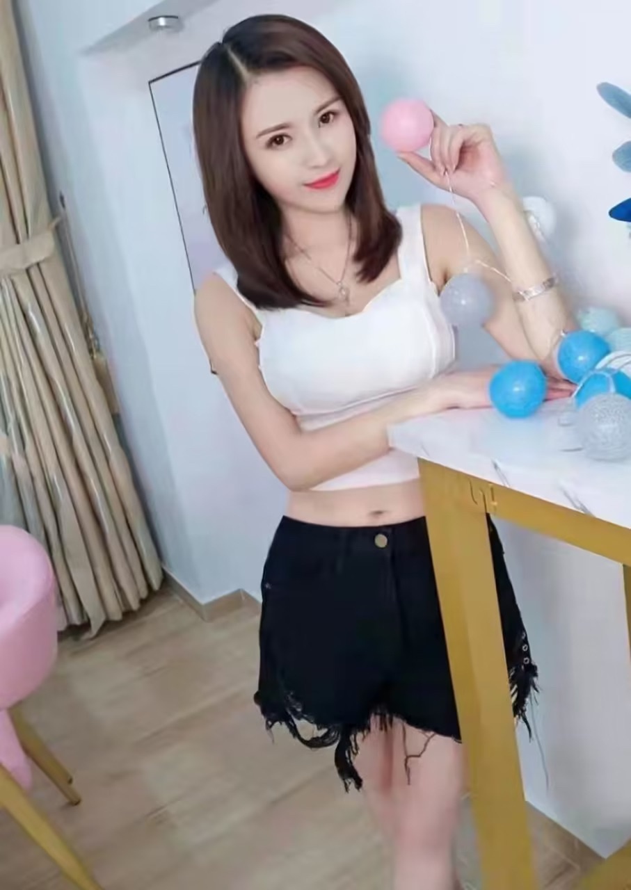 可三通妹子，丝袜情趣都要！