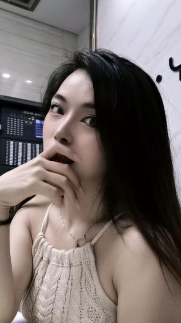龙华地铁站樱子