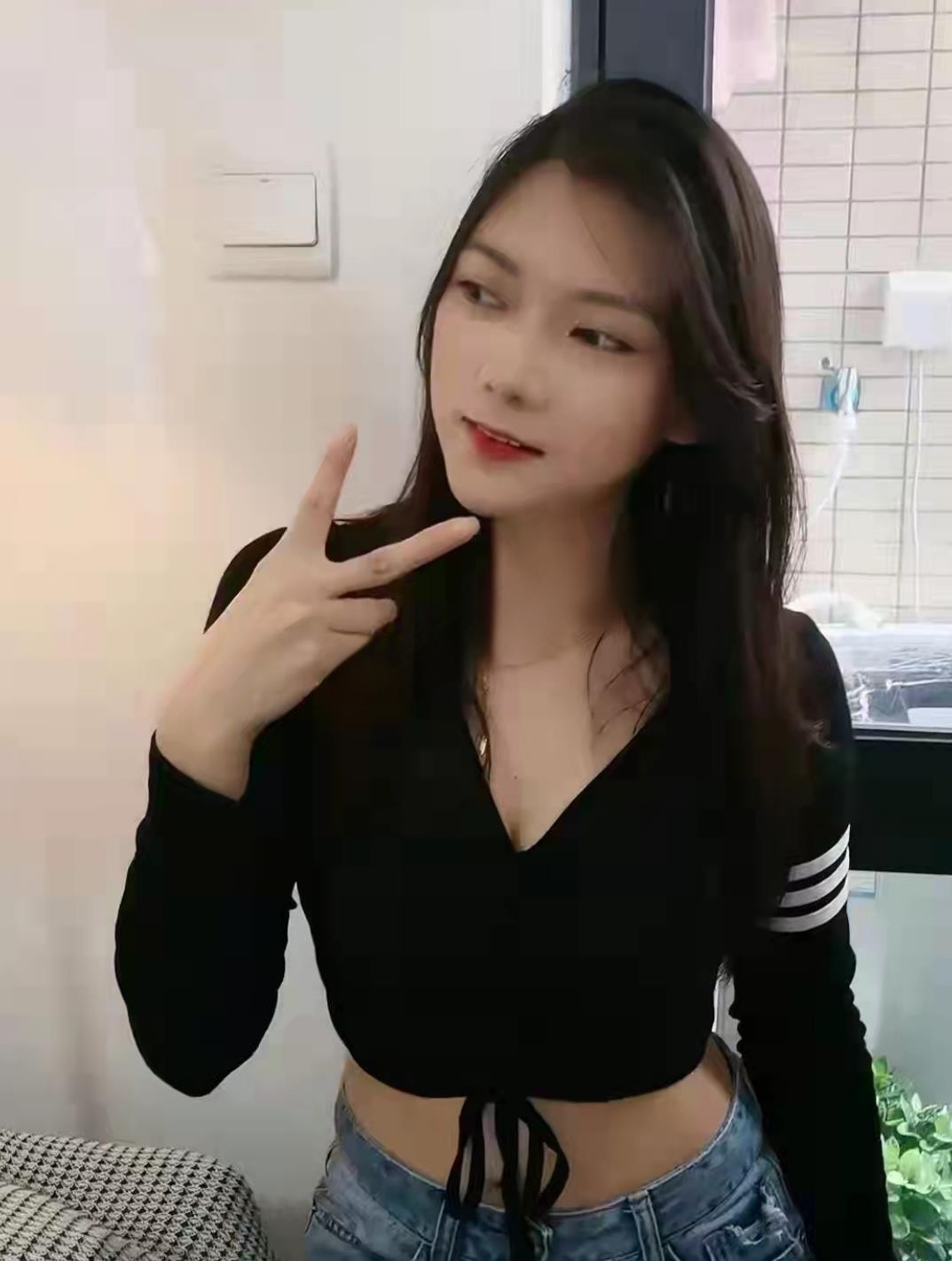 越秀丰满甜美健身妹