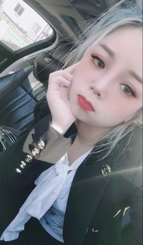 兼职纹身妹，风骚火辣有个性