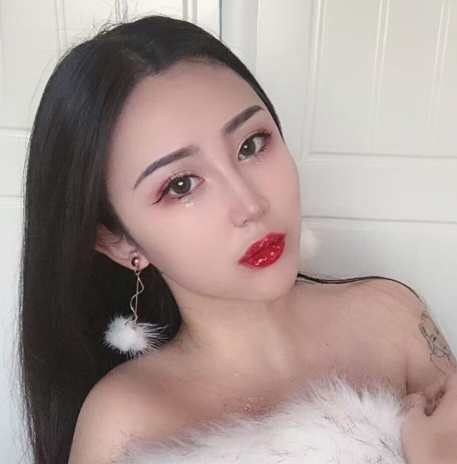 丰满翘臀美妇