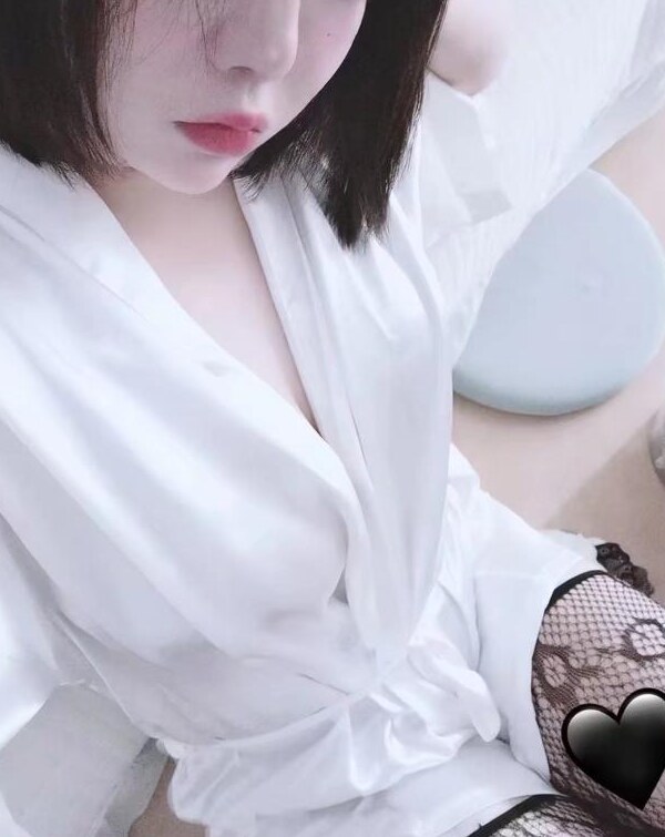 前凸后翘馨馨
