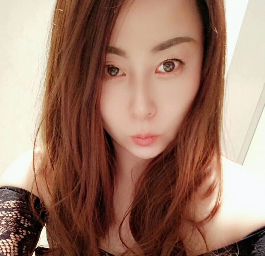 风骚黑丝熟女大奶