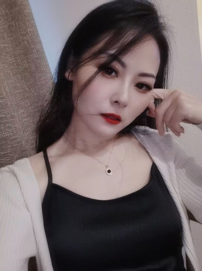 女人味十足的妹子