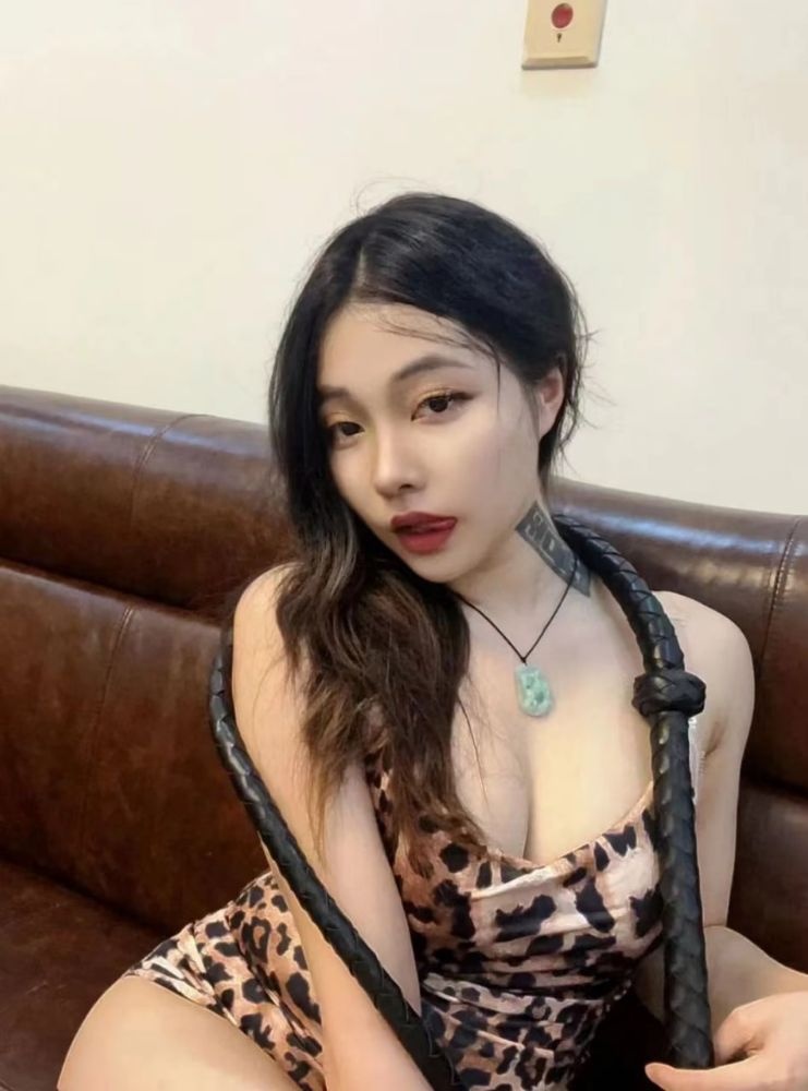 36D大胸的御姐 喜欢女王调教