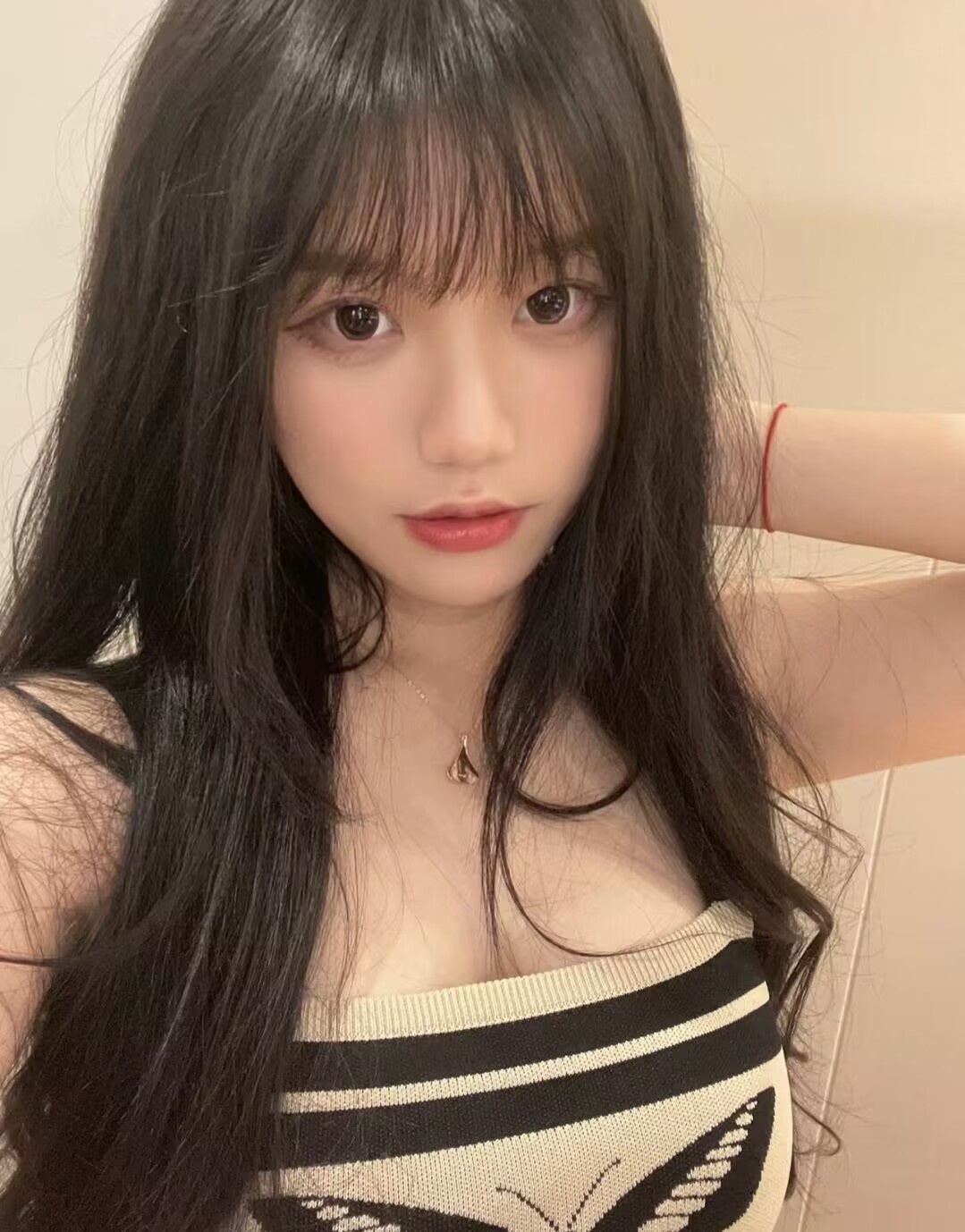 深圳大胸白腿服务系妹子