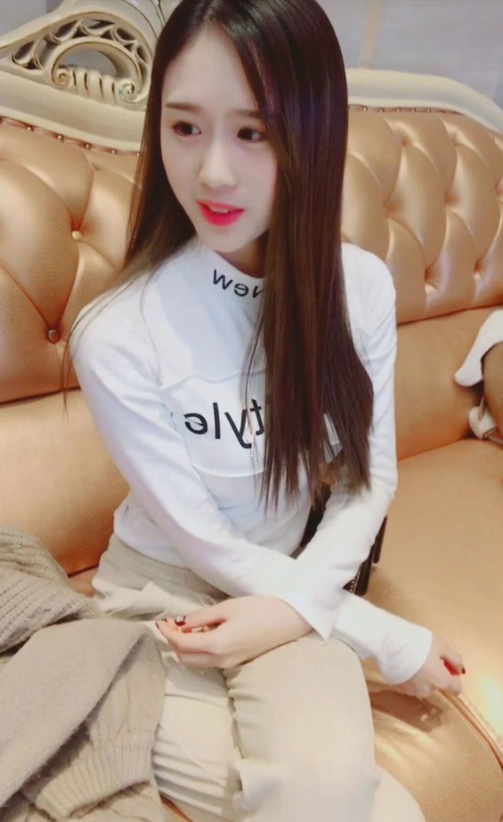 上城难得的白皙小姑娘 