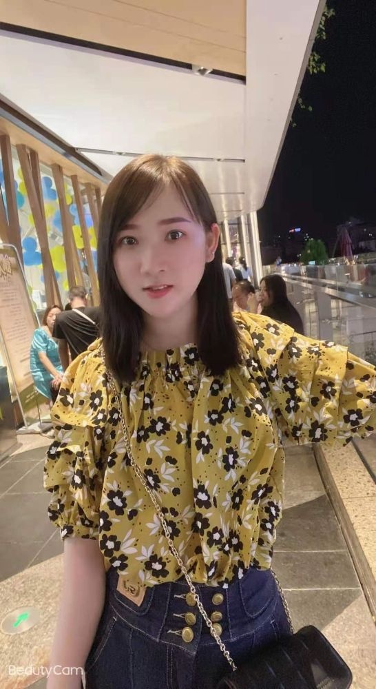 龙华妹子小红红