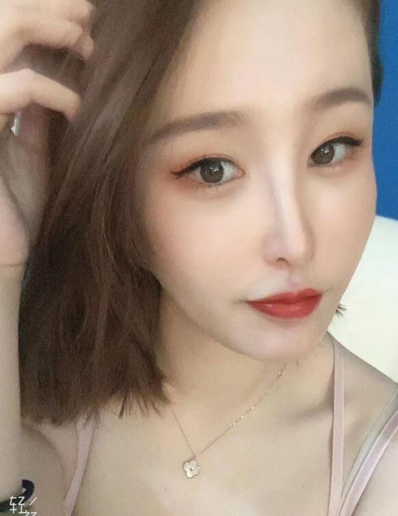 纯情性感大胸嫩妹