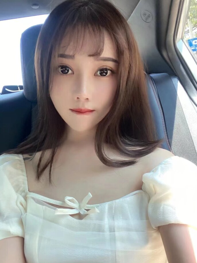 轻嫩美女很白很浪