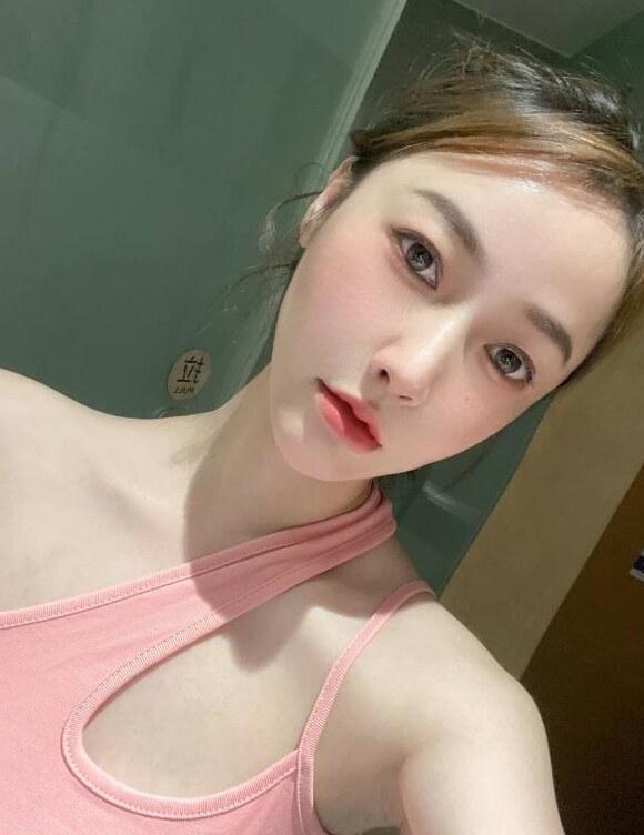南山奶子很大的骚妹