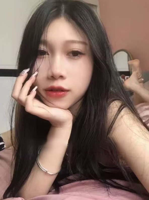 魁奇路地铁站—嫩妹琪琪