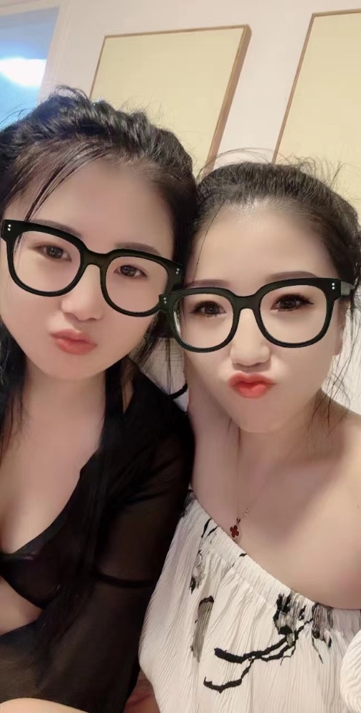 朝阳骚浪贱姐妹花，战斗力爆表