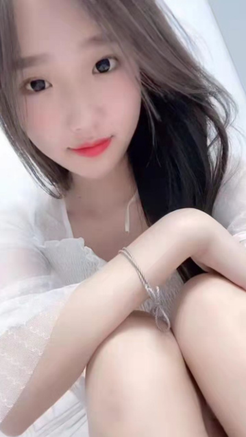 紧致00后小姑娘
