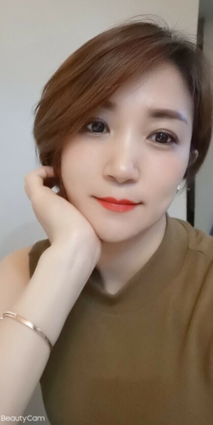 气质短发骚女