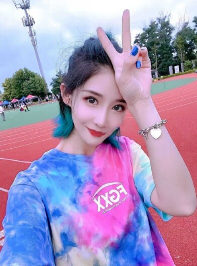 草房零零后性感漂亮的极品女孩