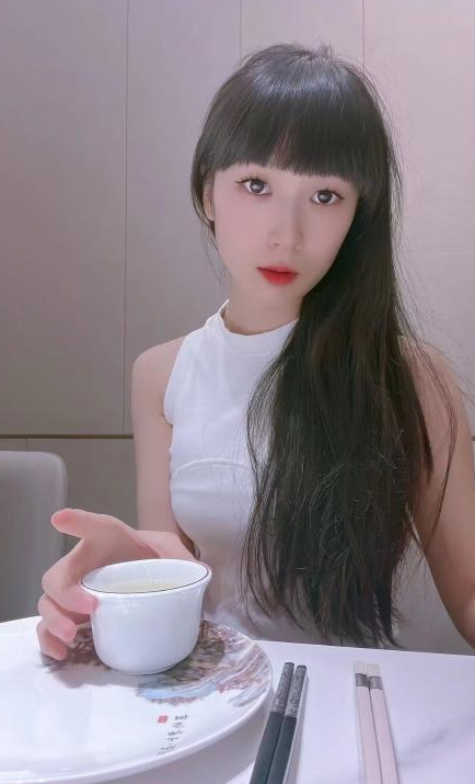 娇小妹子相当配合