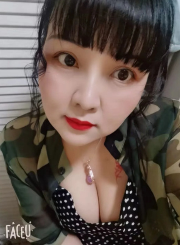 沪上人家喷水女