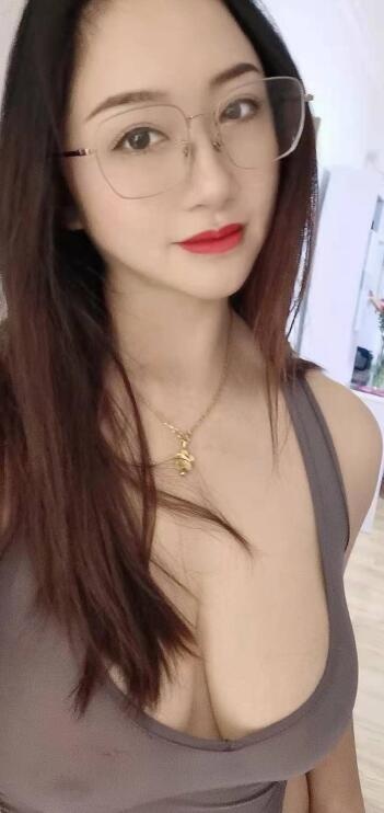 高新四路眼镜风骚少妇